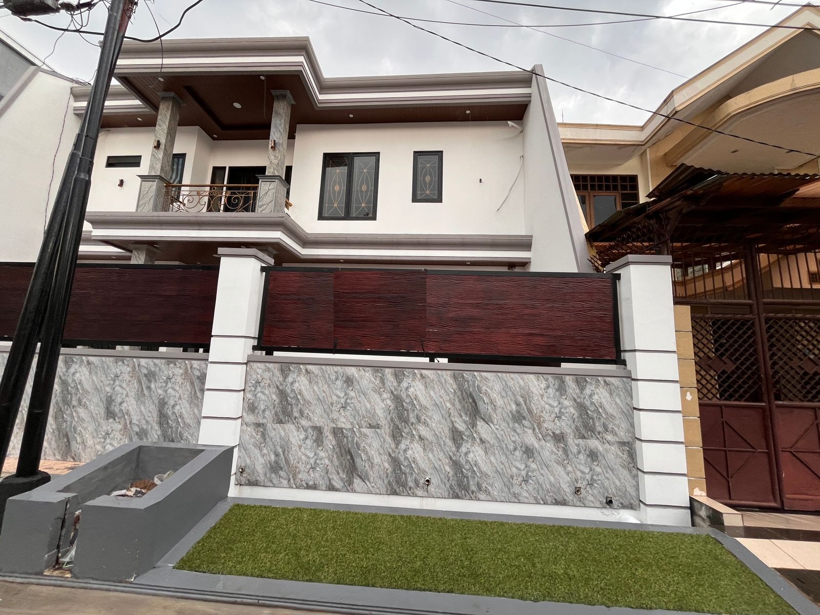 rumah dijual manyar kertoadi surabaya