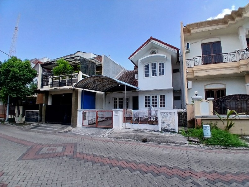 Dijual Rumah Siap Huni di Vila Valensia Pakuwon Indah, Surabaya