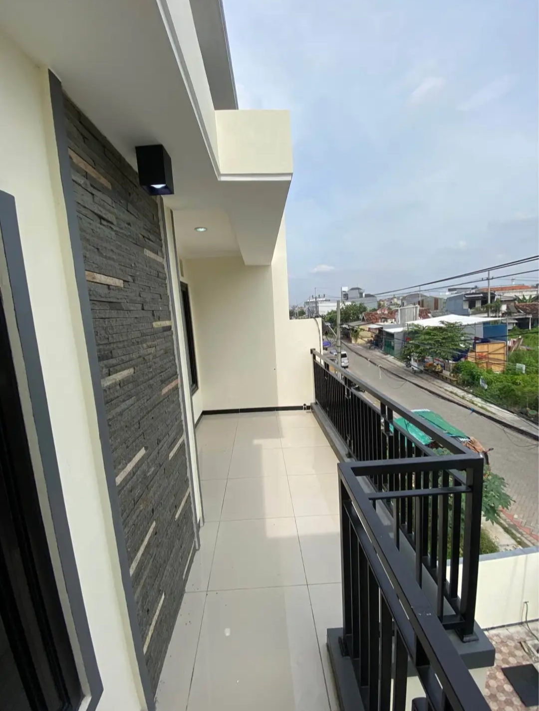 Jual Rumah Baru Raya Medokan Ayu SHM 2 lt Dekat kampus UPN