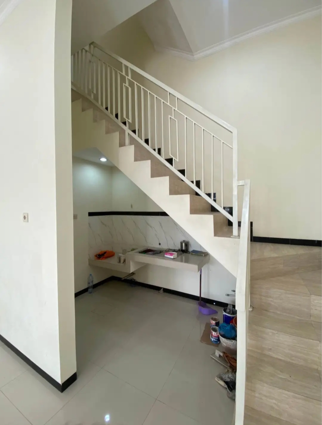 Jual Rumah Baru Raya Medokan Ayu SHM 2 lt Dekat kampus UPN