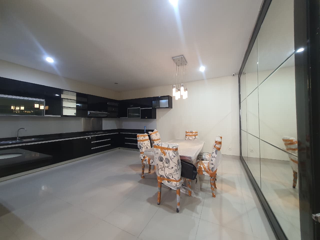 Jual Cepat Murah Rumah di Pakuwon Indah PF, Surabaya