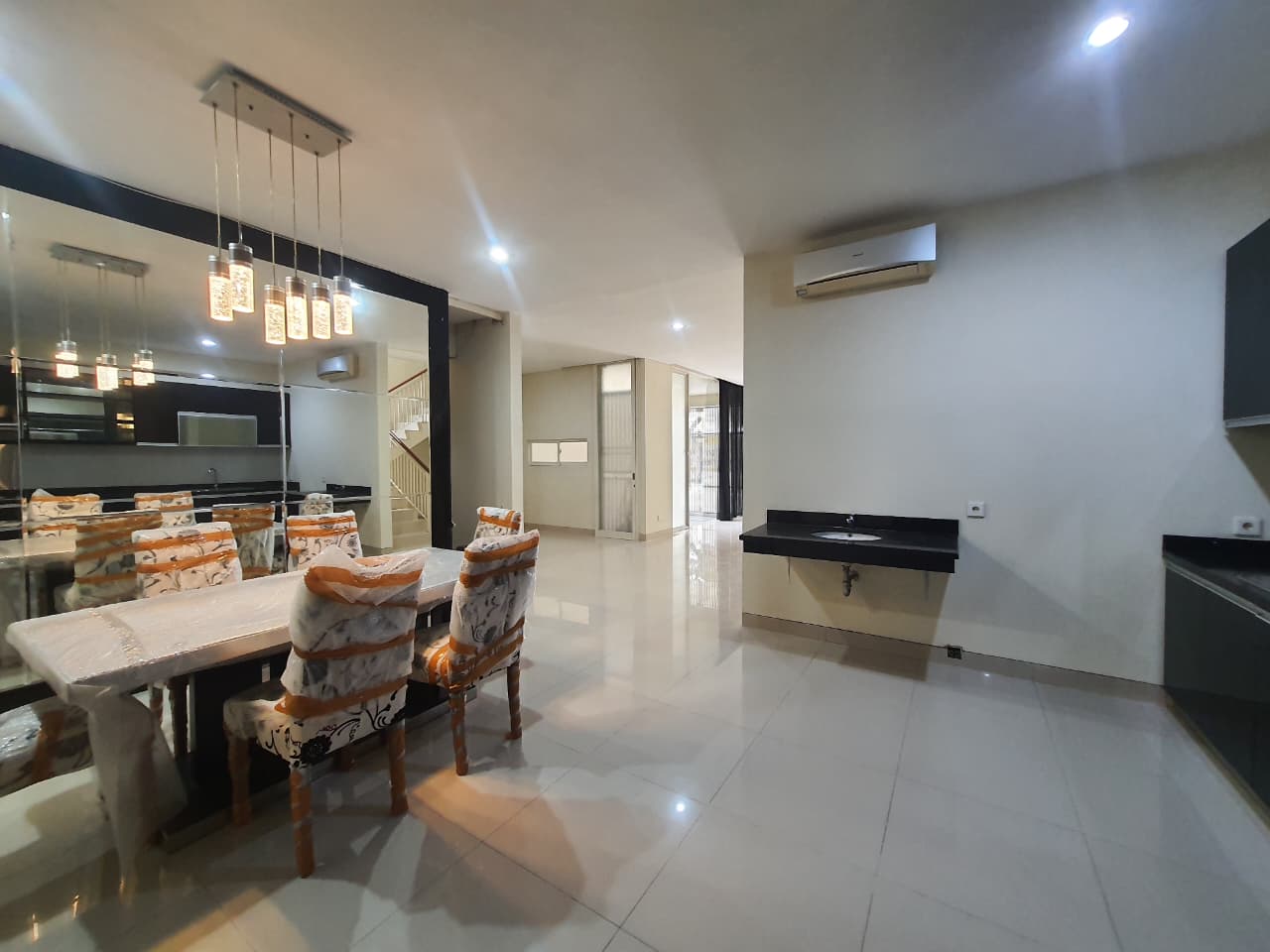 Jual Cepat Murah Rumah di Pakuwon Indah PF, Surabaya