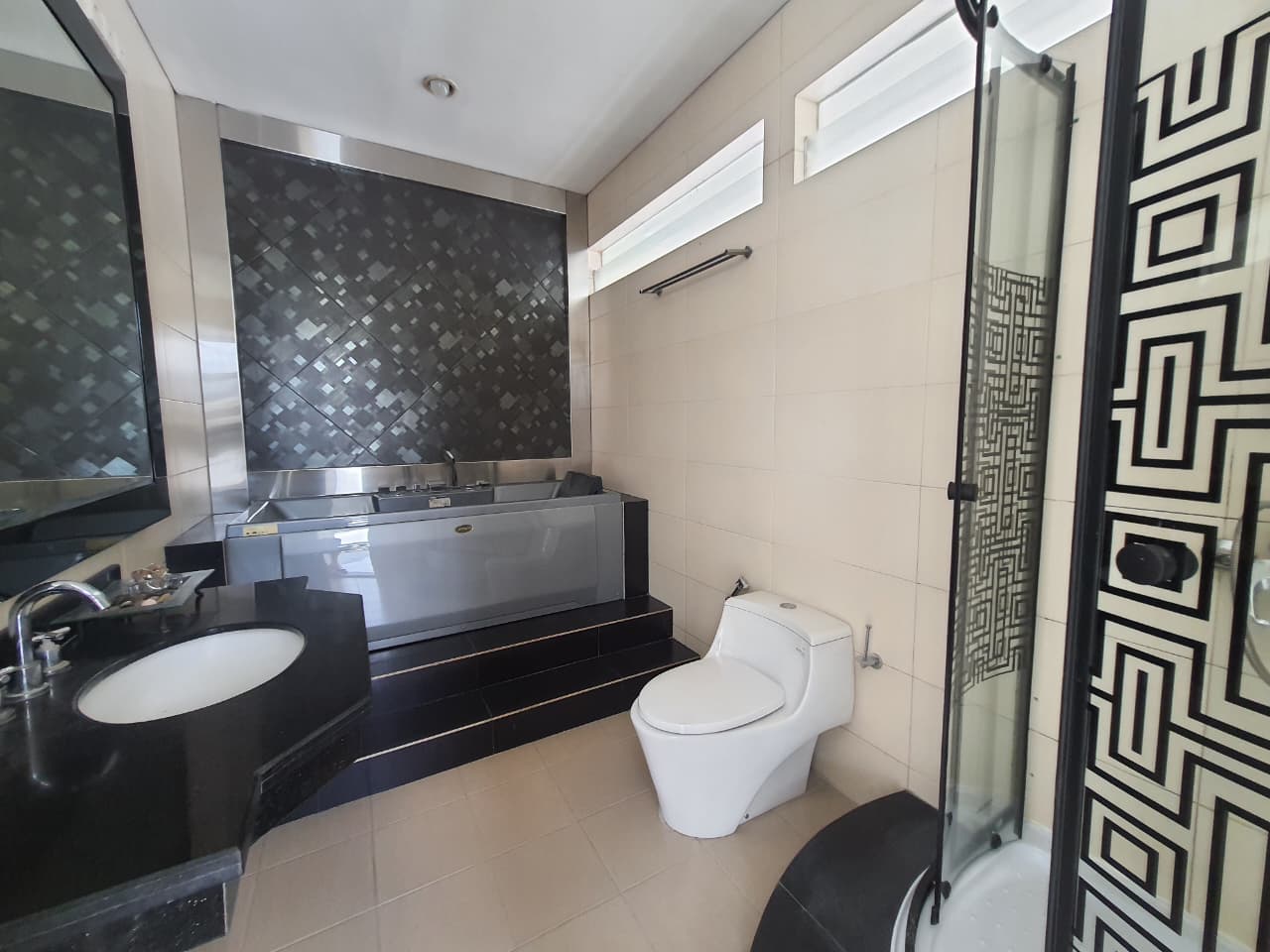 Jual Cepat Murah Rumah di Pakuwon Indah PF, Surabaya