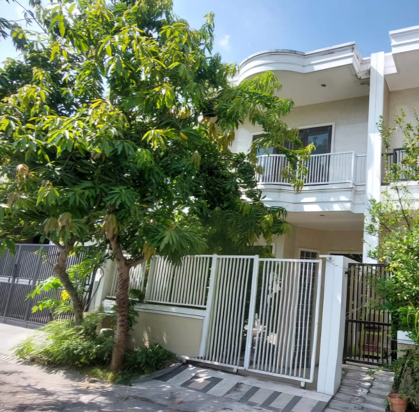 rumah dijual villa valencia surabaya