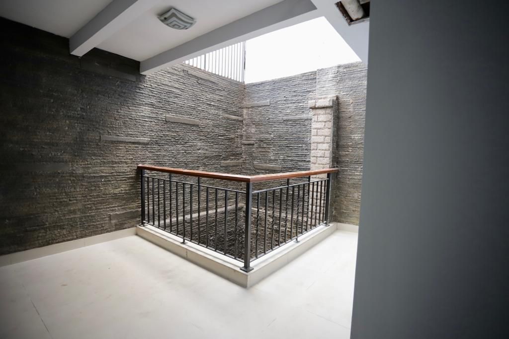 Jual Sewa Rumah Bisa untuk Kantor di Area Cilandak Dekat Citos,