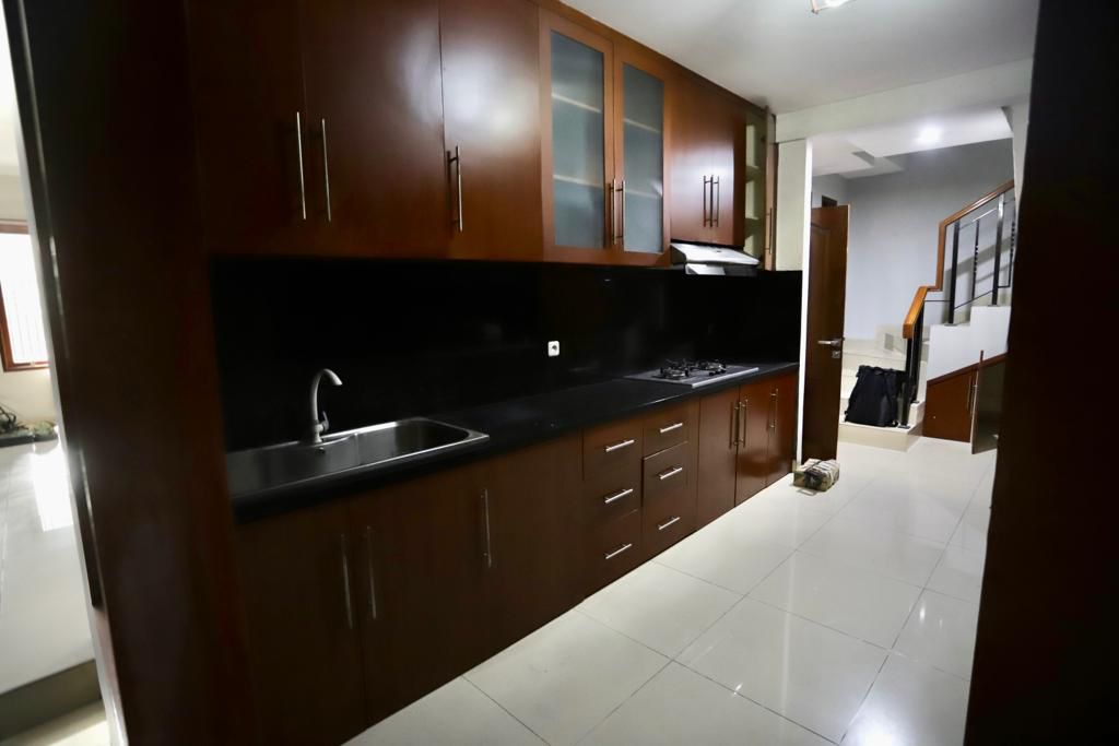 Jual Sewa Rumah Bisa untuk Kantor di Area Cilandak Dekat Citos,