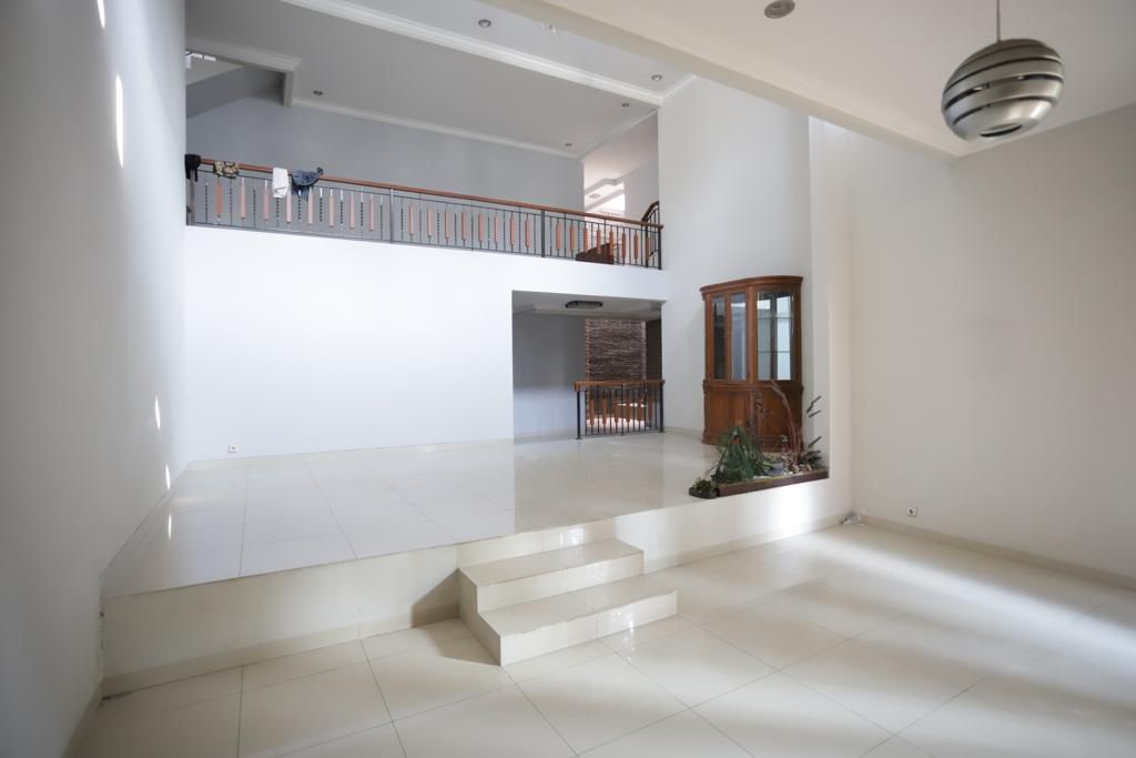 Jual Sewa Rumah Bisa untuk Kantor di Area Cilandak Dekat Citos,