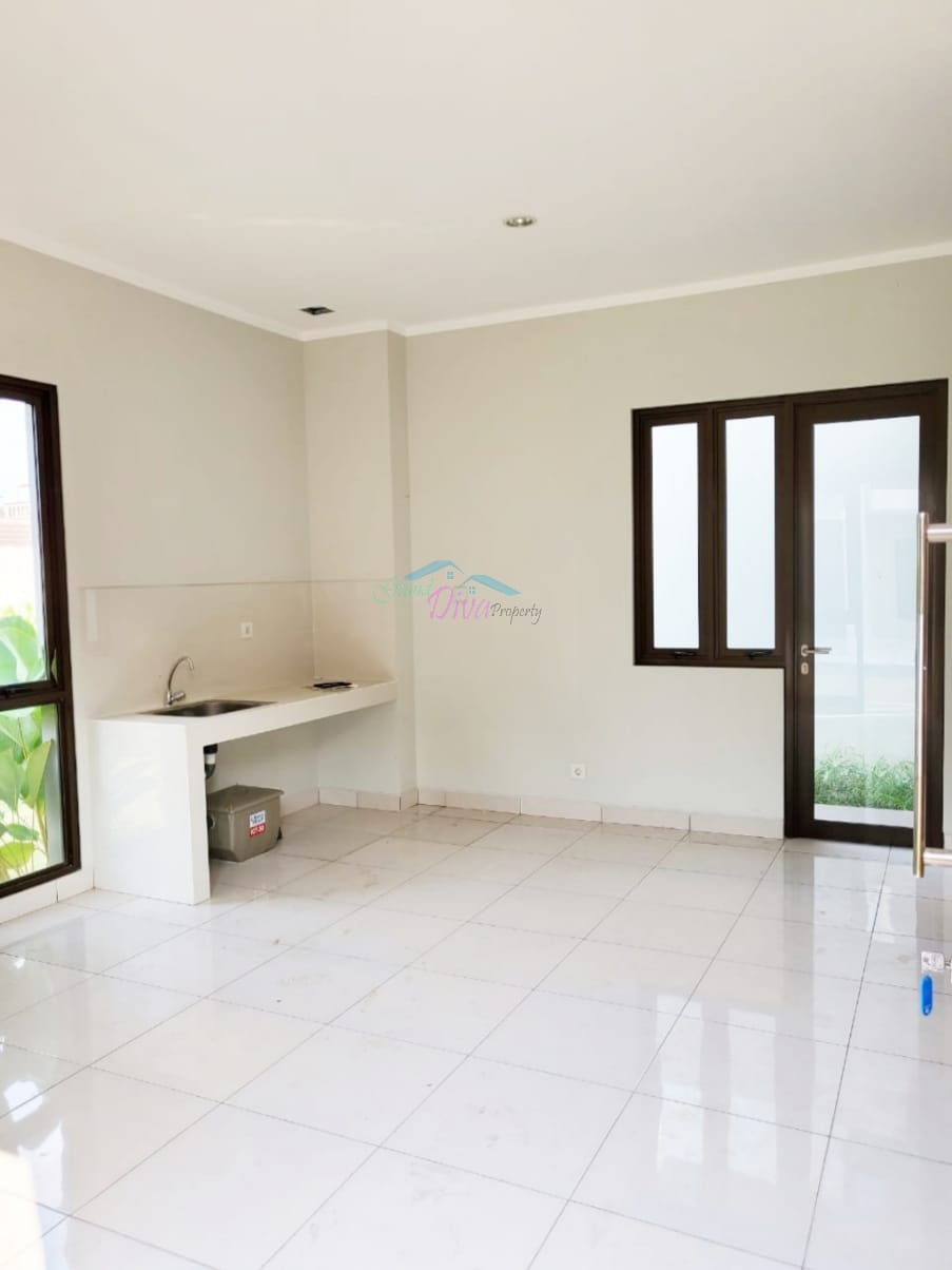 RUMAH DI CLUSTER SUMMARECON BEKASI
