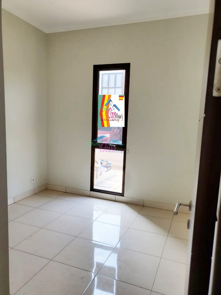 RUMAH DI CLUSTER SUMMARECON BEKASI