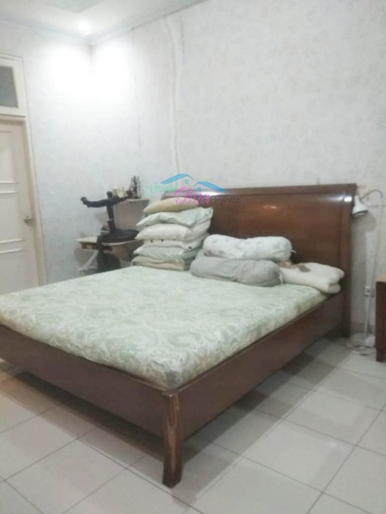 RUMAH DI TAMAN GALAXY