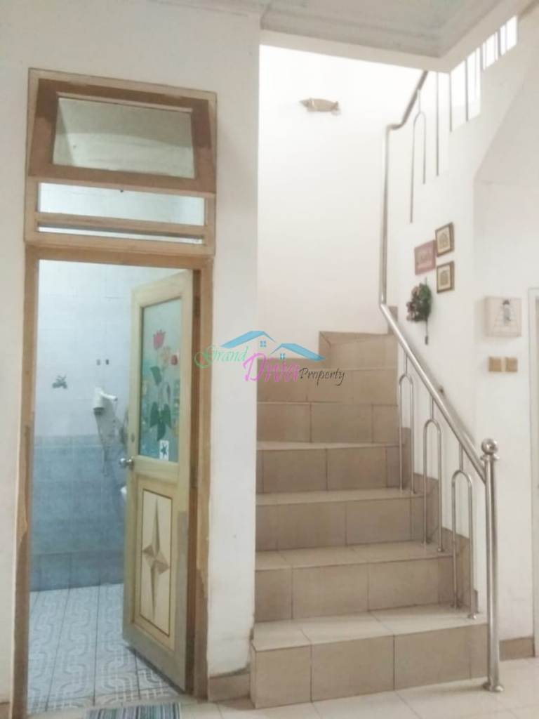 RUMAH DI TAMAN GALAXY