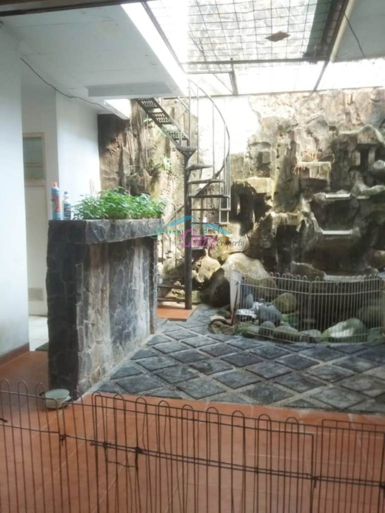 RUMAH DI TAMAN GALAXY