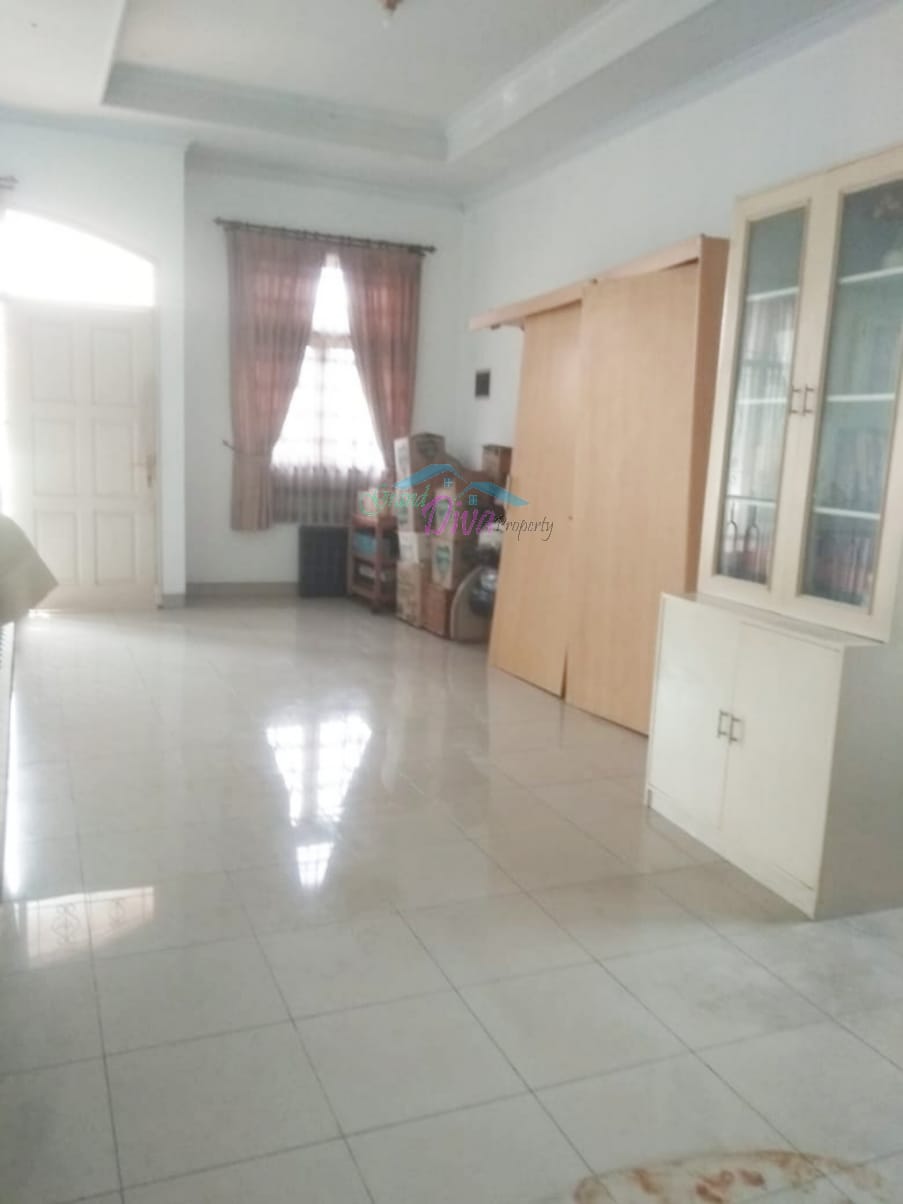 RUMAH DI TAMAN GALAXY