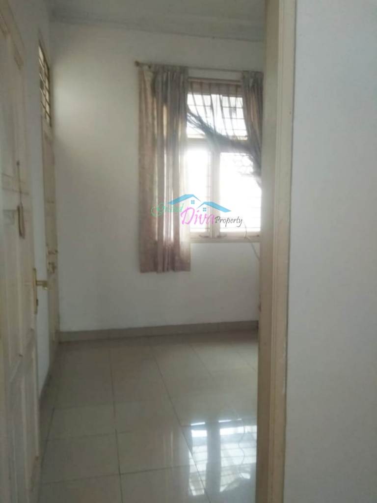 RUMAH DI TAMAN GALAXY