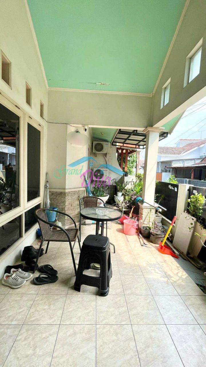 RUMAH DI PONDOK PEKAYON INDAH