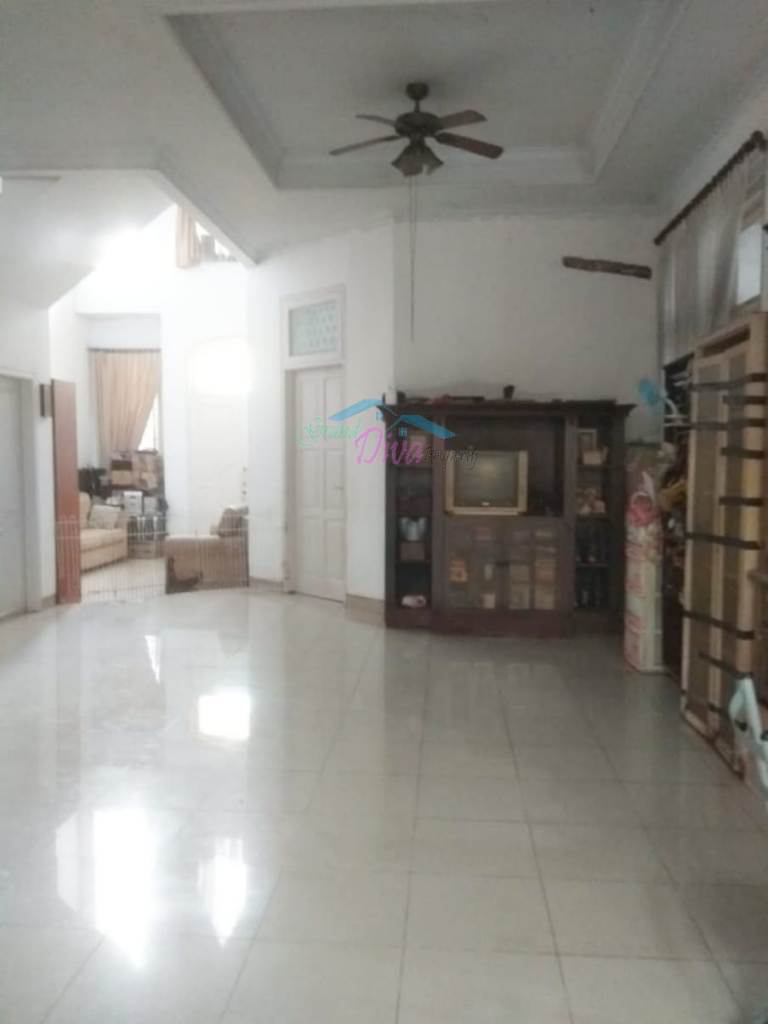 RUMAH DI TAMAN GALAXY