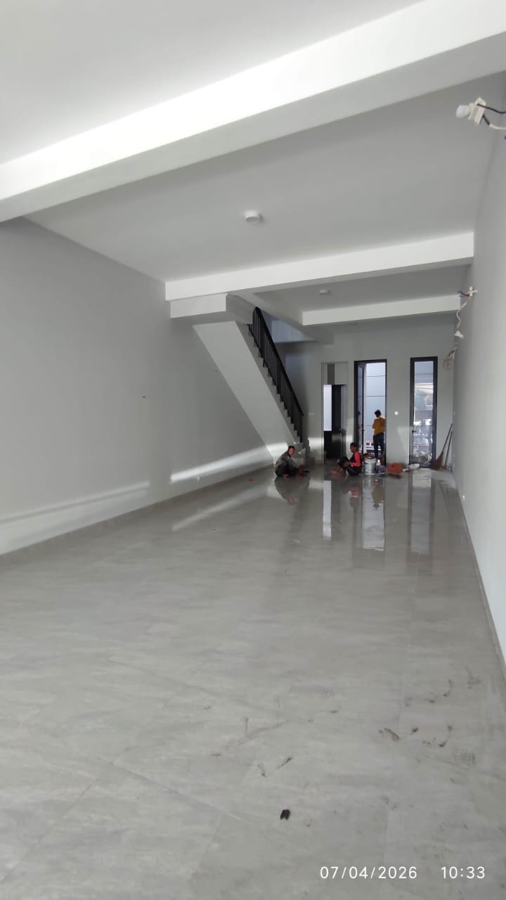 Sewa Ruko Beverly 3lt depan Hokky Supermaket, di Pakuwon City