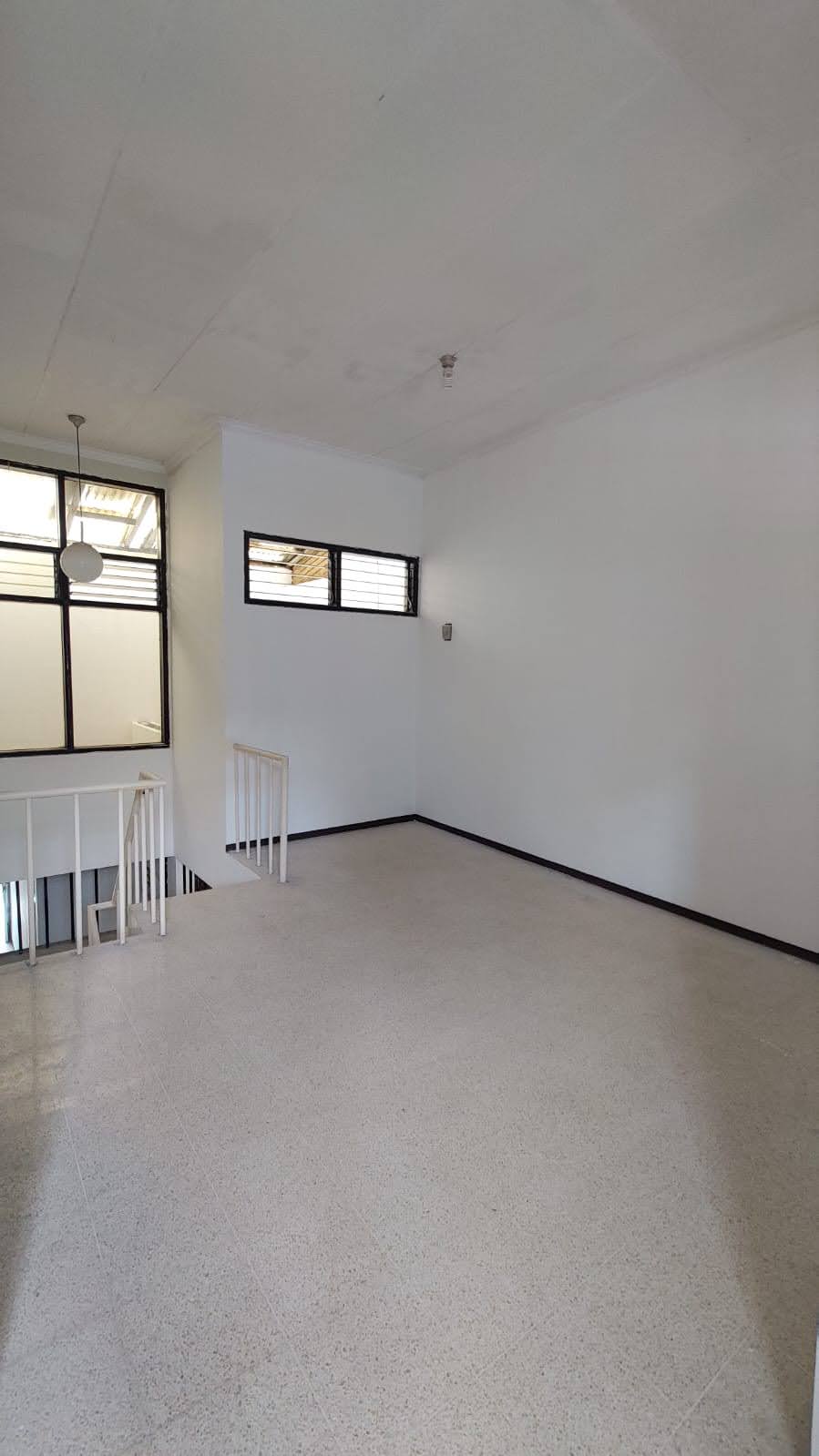 Sewa Rumah 1,5lt di Ngagel Madya 3 Kamar Hanya 200m Ngagel Jaya