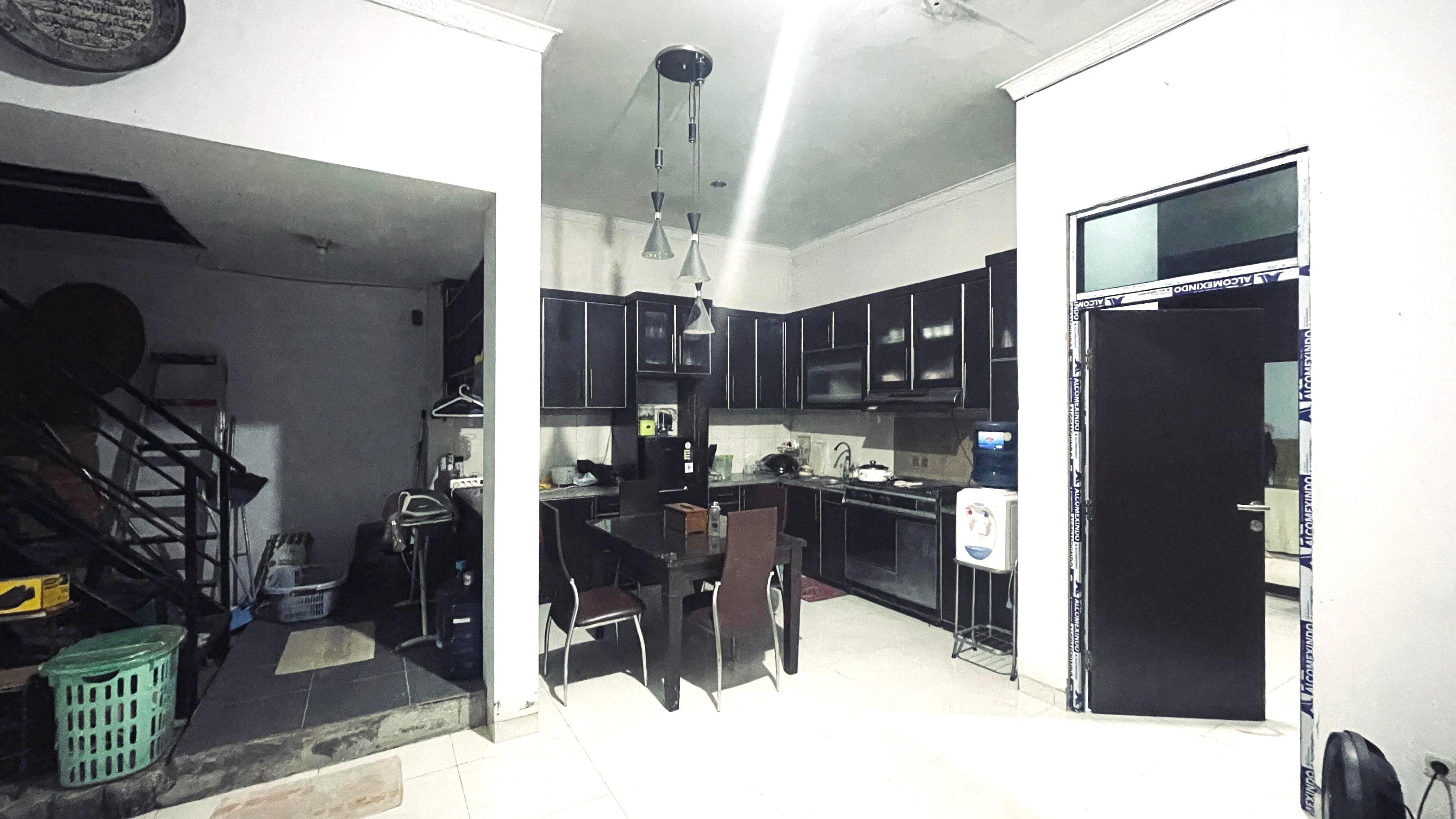 RUMAH BAGUS SEMIFURNISH DI KEMANG PRATAMA MURAH LOKASI BAGUS