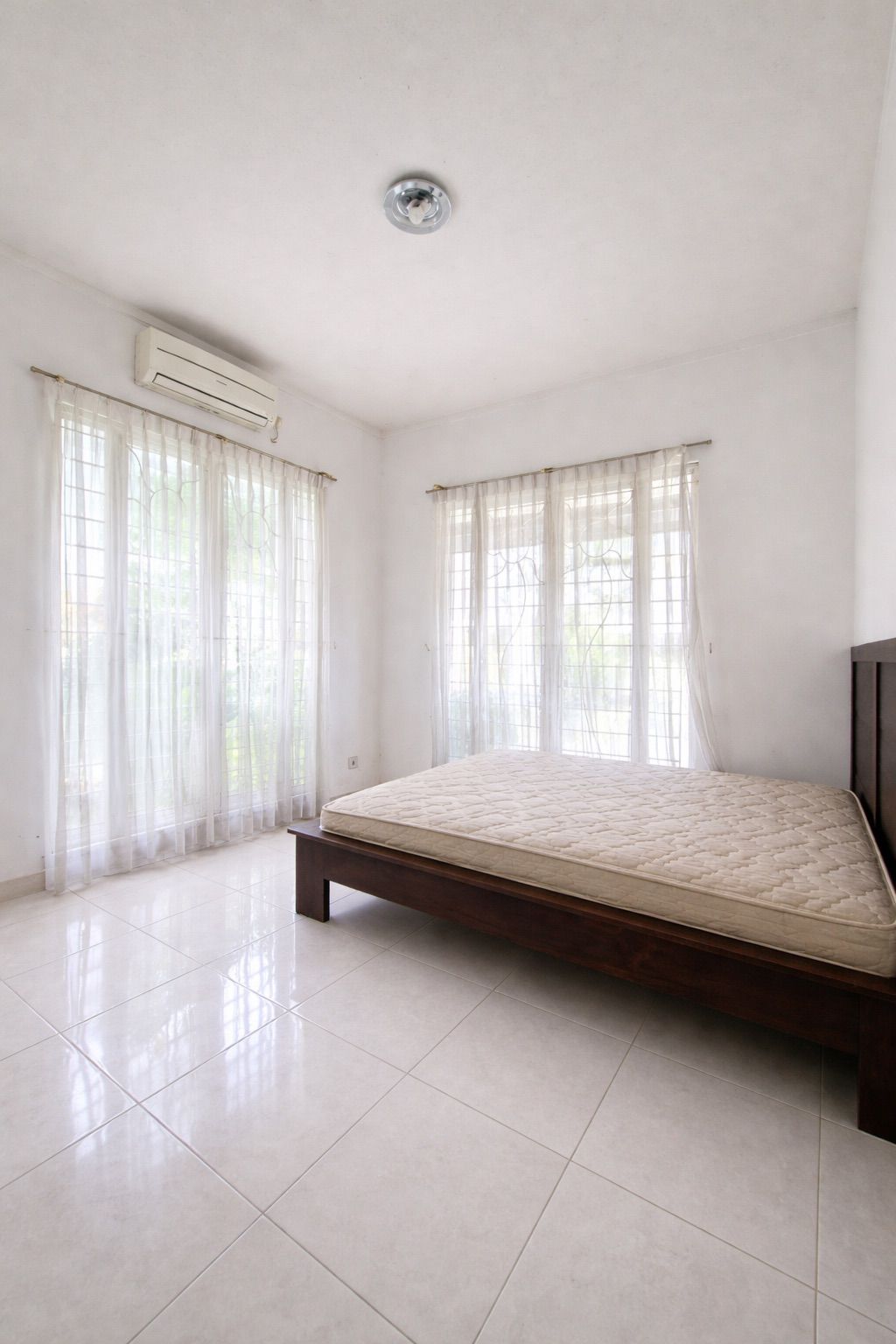 Rumah di sewakan di Bintaro sektor 9 Perumahan Emerald View