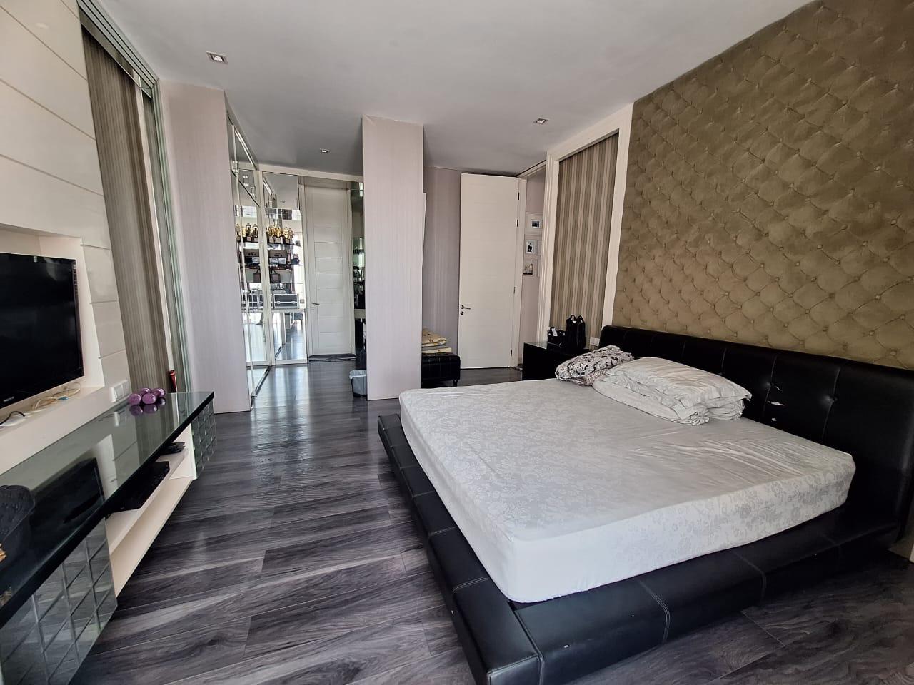 Jual Rumah Semi Furnish Cluster Malibu Pakuwon City dekat Mall