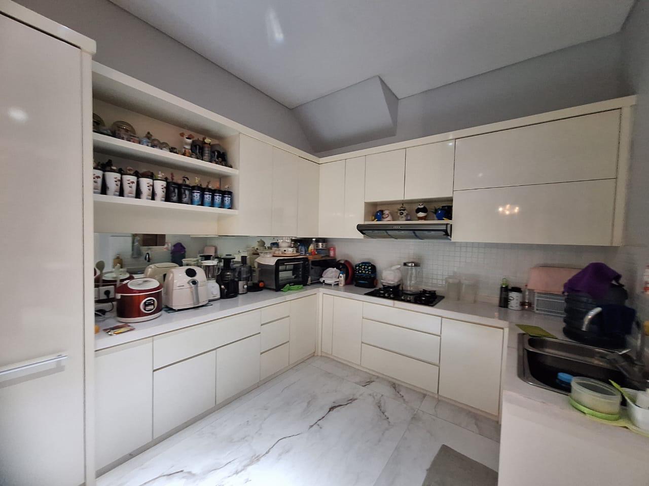 Jual Rumah Semi Furnish Cluster Malibu Pakuwon City dekat Mall