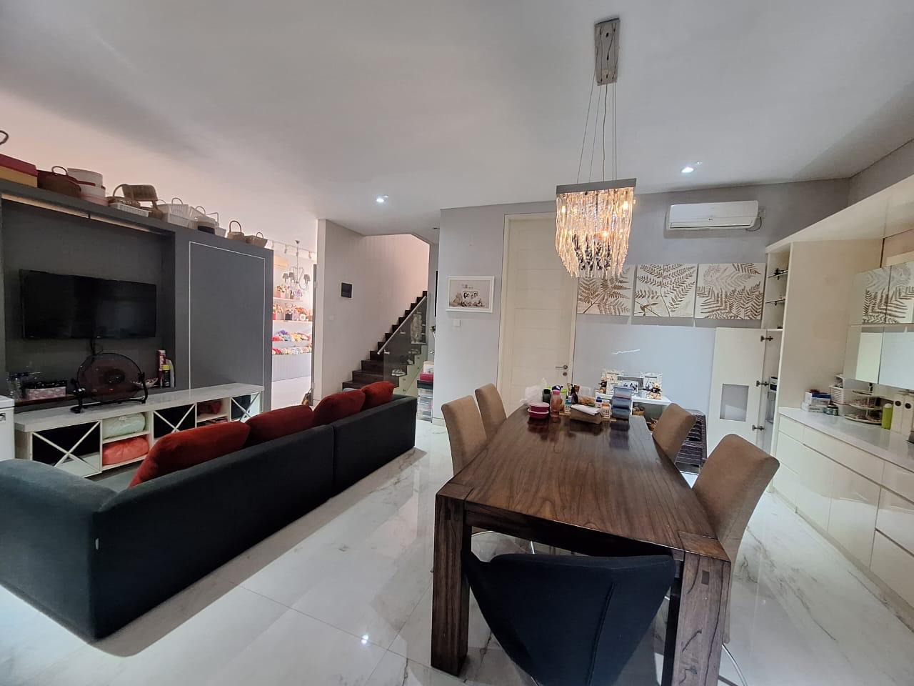 Jual Rumah Semi Furnish Cluster Malibu Pakuwon City dekat Mall