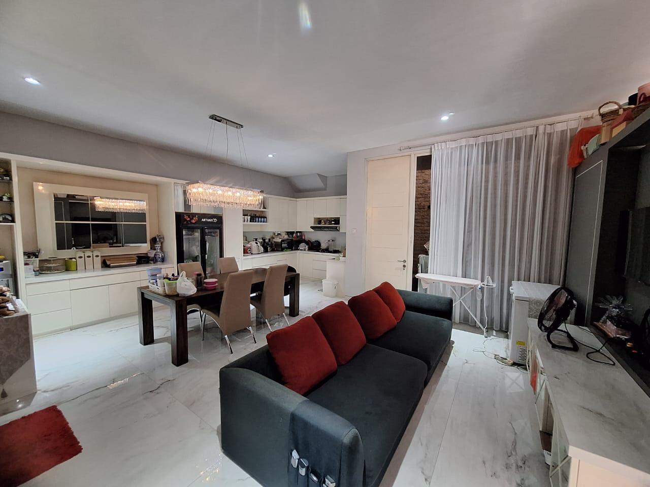 Jual Rumah Semi Furnish Cluster Malibu Pakuwon City dekat Mall