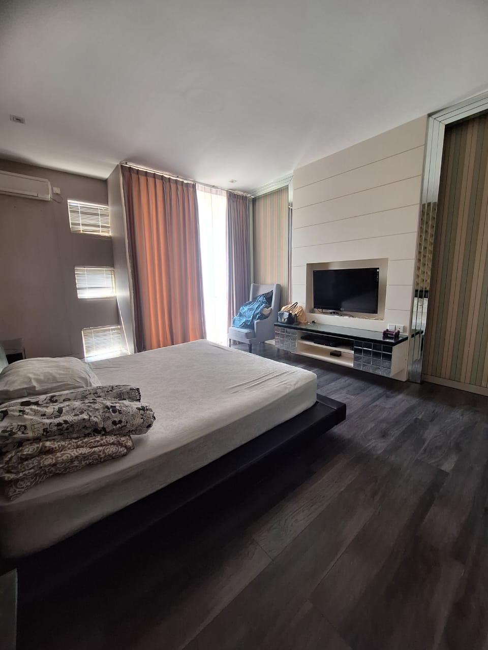 Jual Rumah Semi Furnish Cluster Malibu Pakuwon City dekat Mall