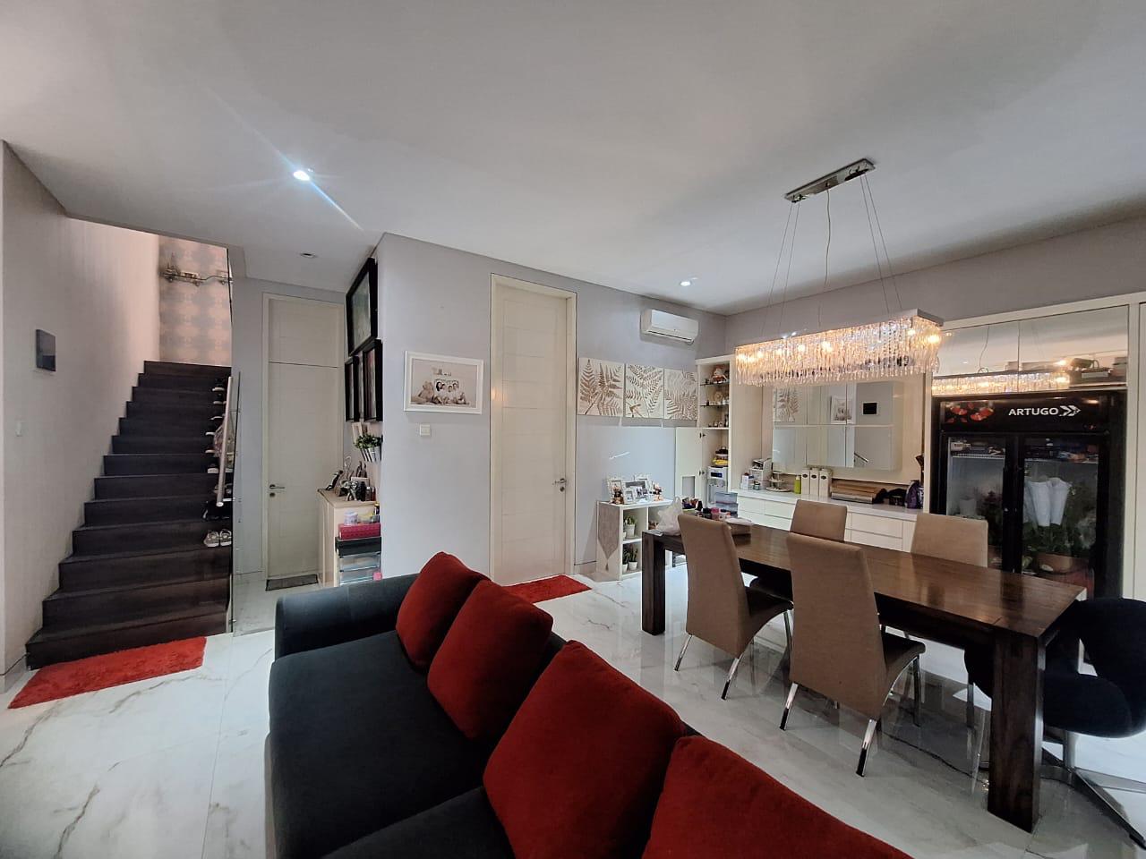 Jual Rumah Semi Furnish Cluster Malibu Pakuwon City dekat Mall