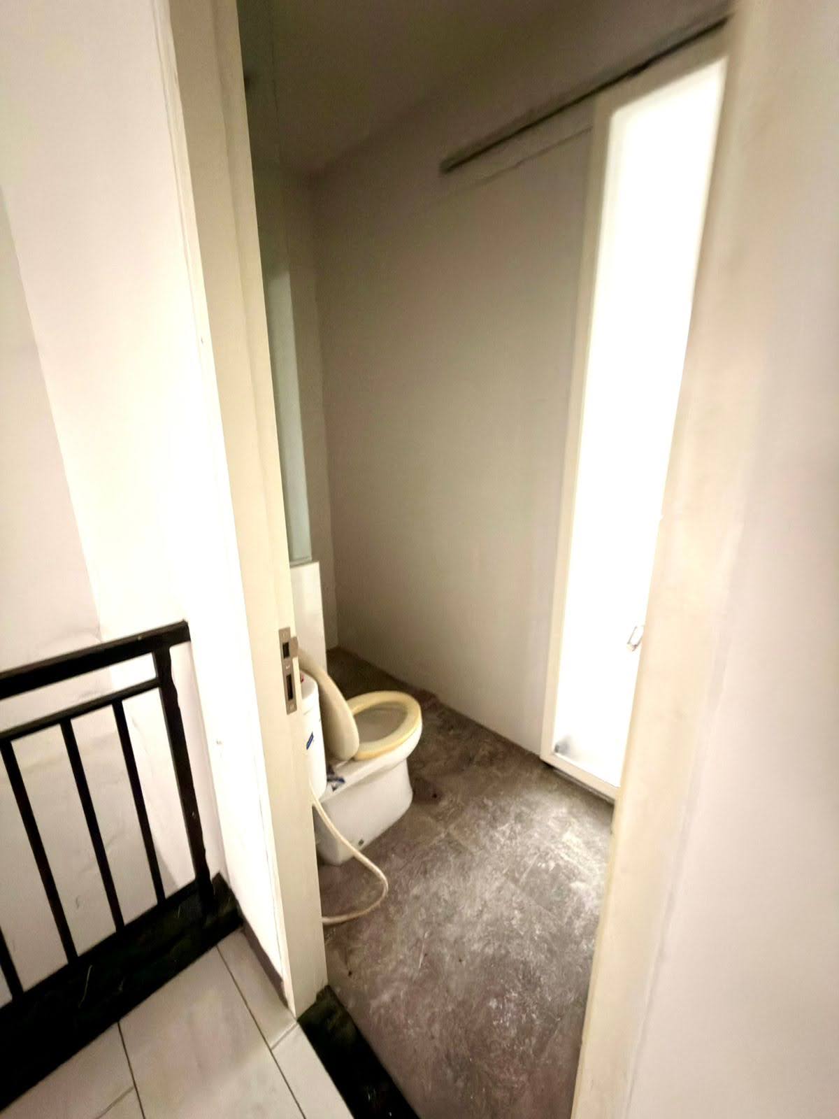 Ruko 3 Lantai KUTISARI Strategis Dekat UK Petra Siap Usaha