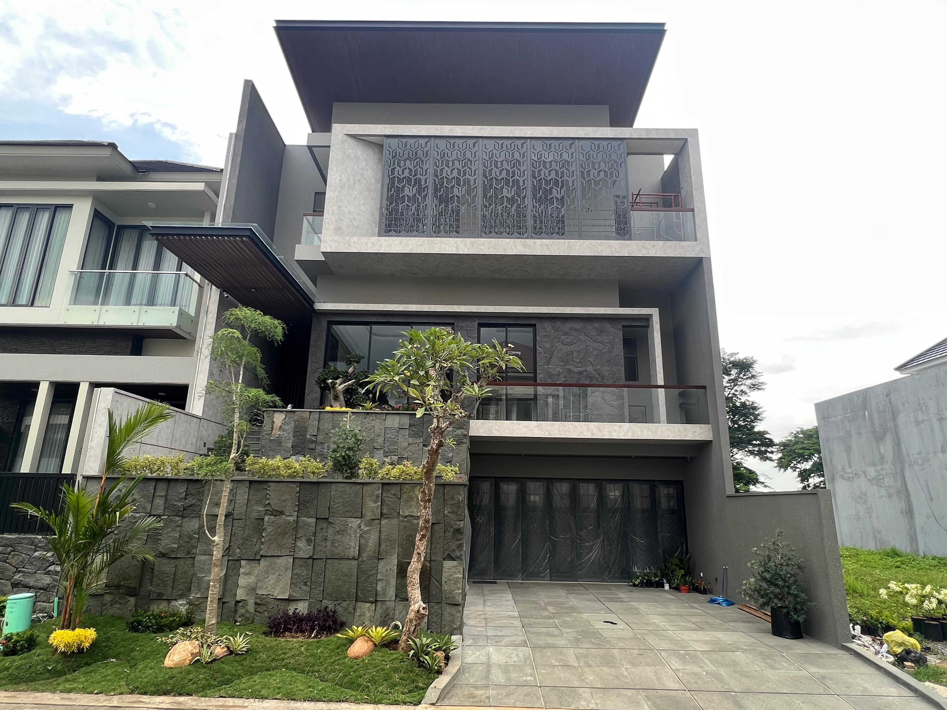 FOR SALE Rumah Mewah WATERFRONT Citraland , Surabaya Barat