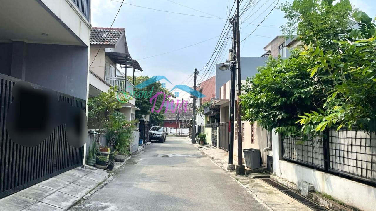 RUMAH DI PONDOK PEKAYON INDAH