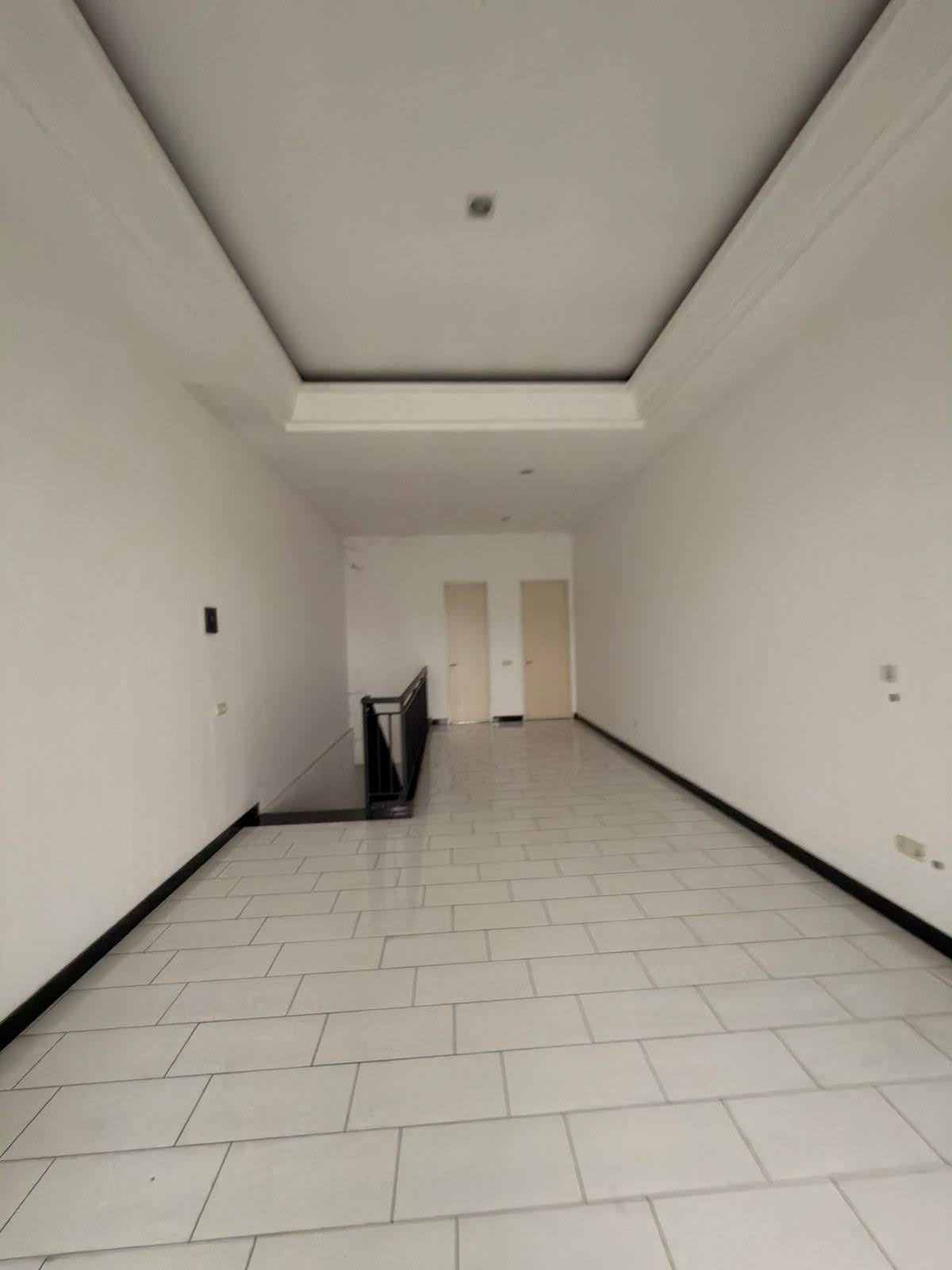 Ruko 3 Lantai KUTISARI Strategis Dekat UK Petra Siap Usaha