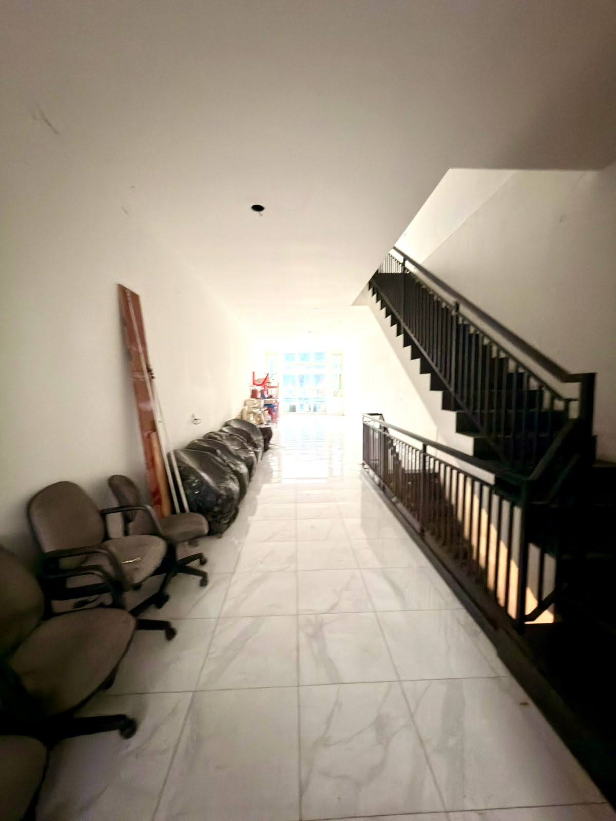 Ruko 3 Lantai KUTISARI Strategis Dekat UK Petra Siap Usaha