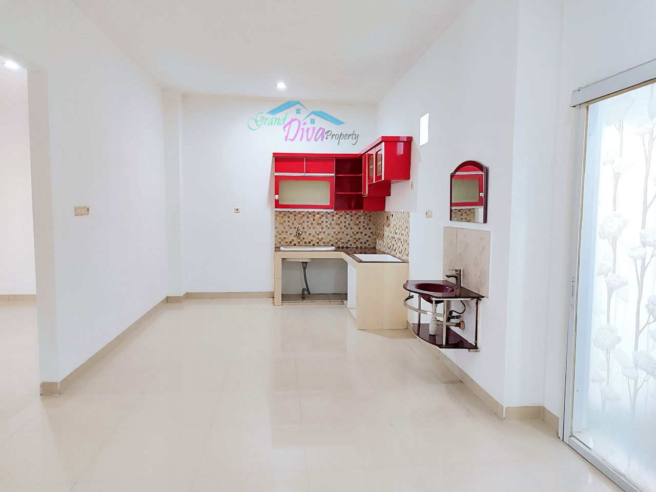 RUMAH BAGUS BARU DI RENOVASI SIAP HUNI DI PERUM GRAND SERPONG