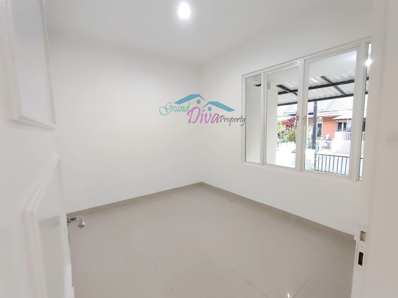 RUMAH BAGUS BARU DI RENOVASI SIAP HUNI DI PERUM GRAND SERPONG