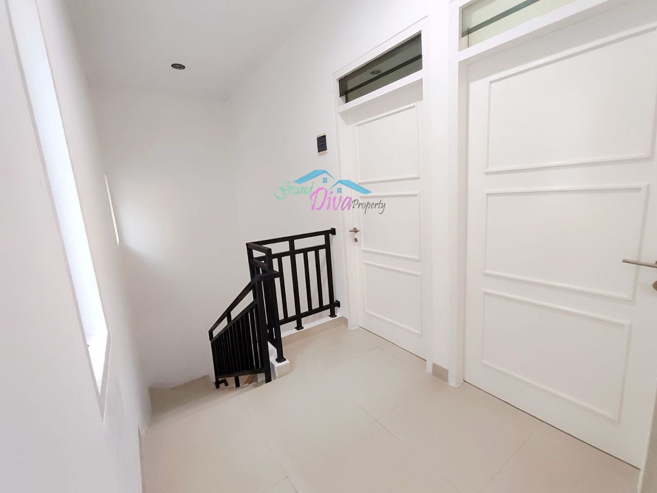 RUMAH BAGUS BARU DI RENOVASI SIAP HUNI DI PERUM GRAND SERPONG