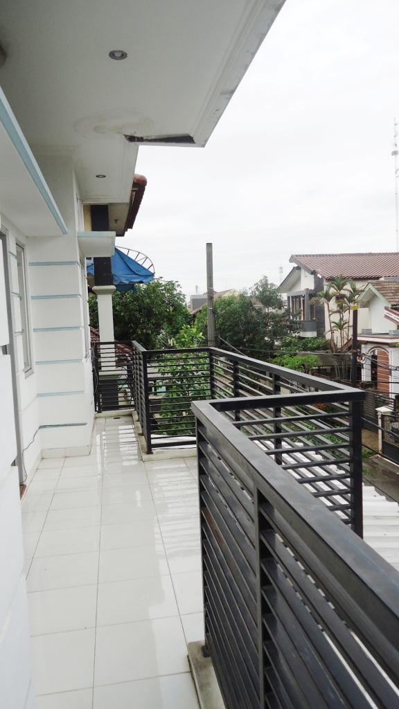 RUMAH 2 LANTAI DI PONDOK PEKAYON INDAH BEKASI