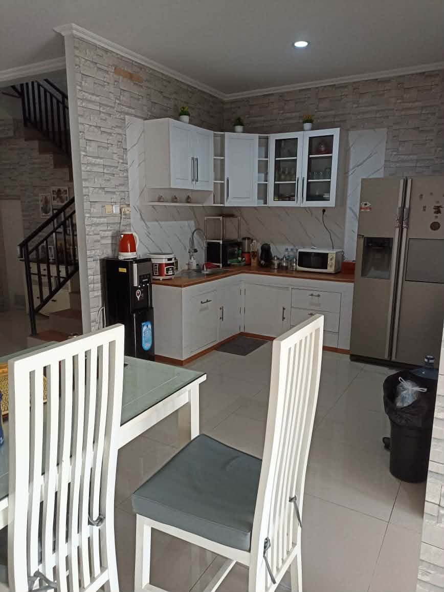 Jual Rumah Semi Furnished di Ciledug