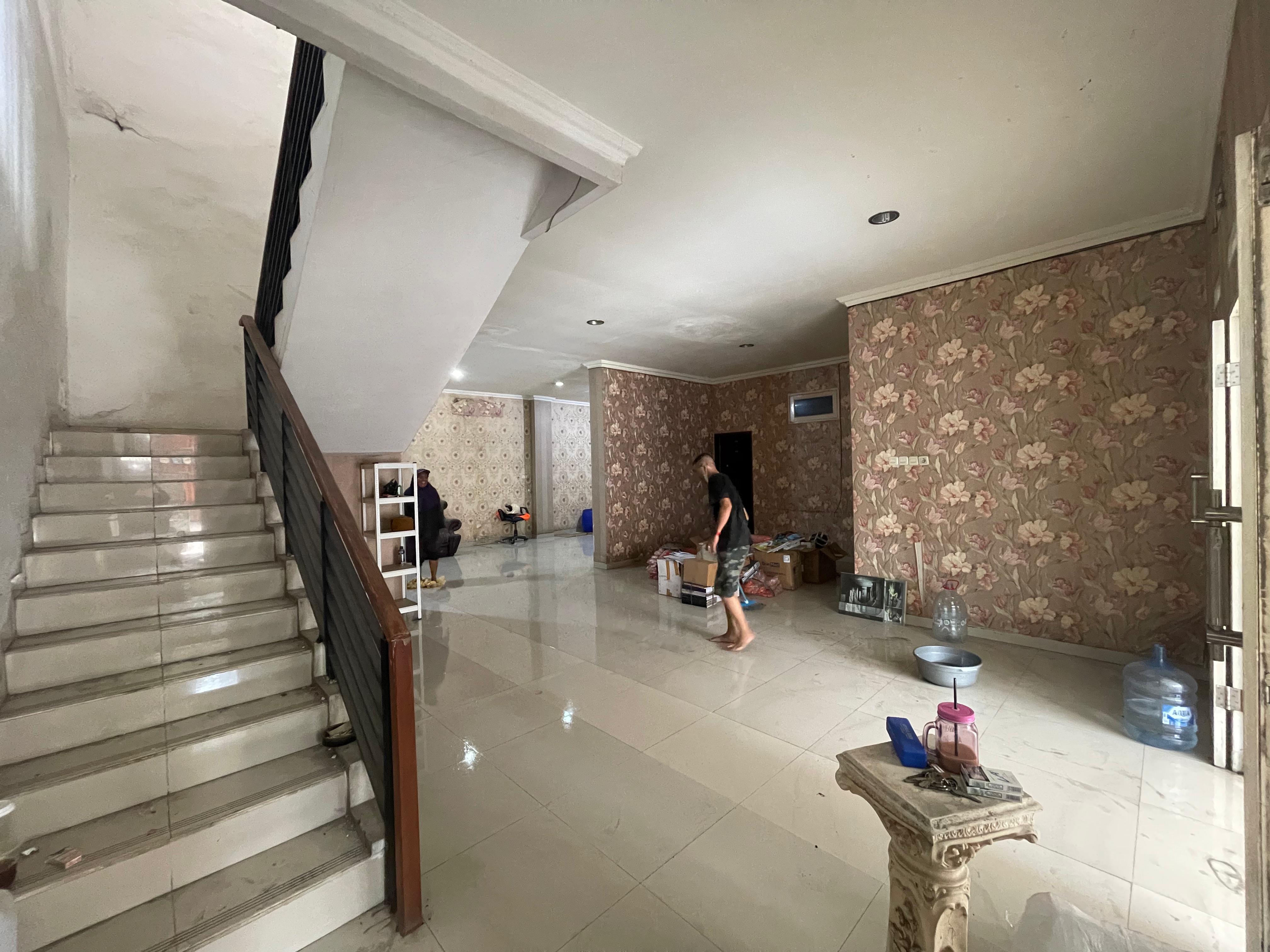 Jual rumah cantik jalan besar