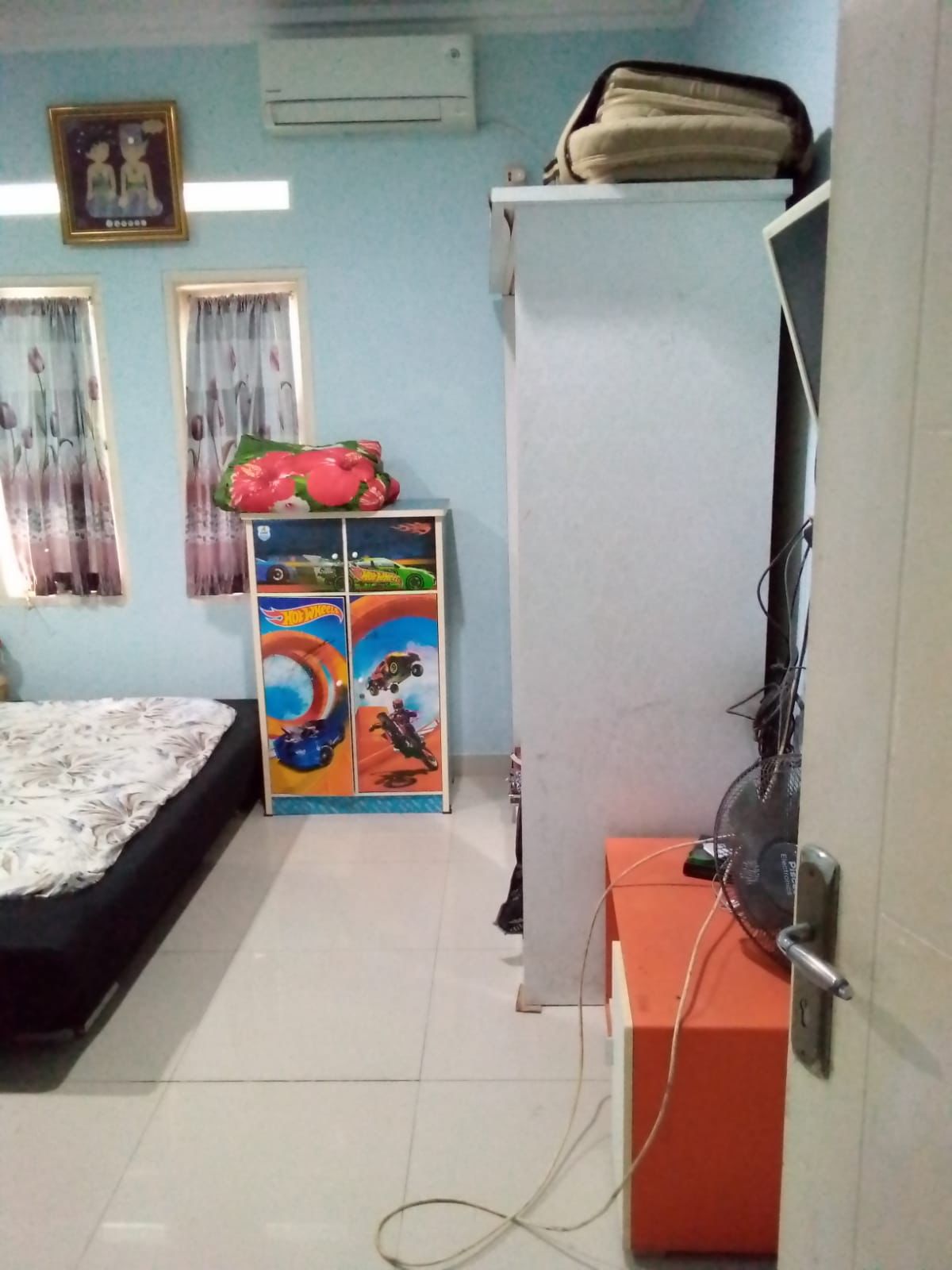 Jual rumah cantik jalan besar