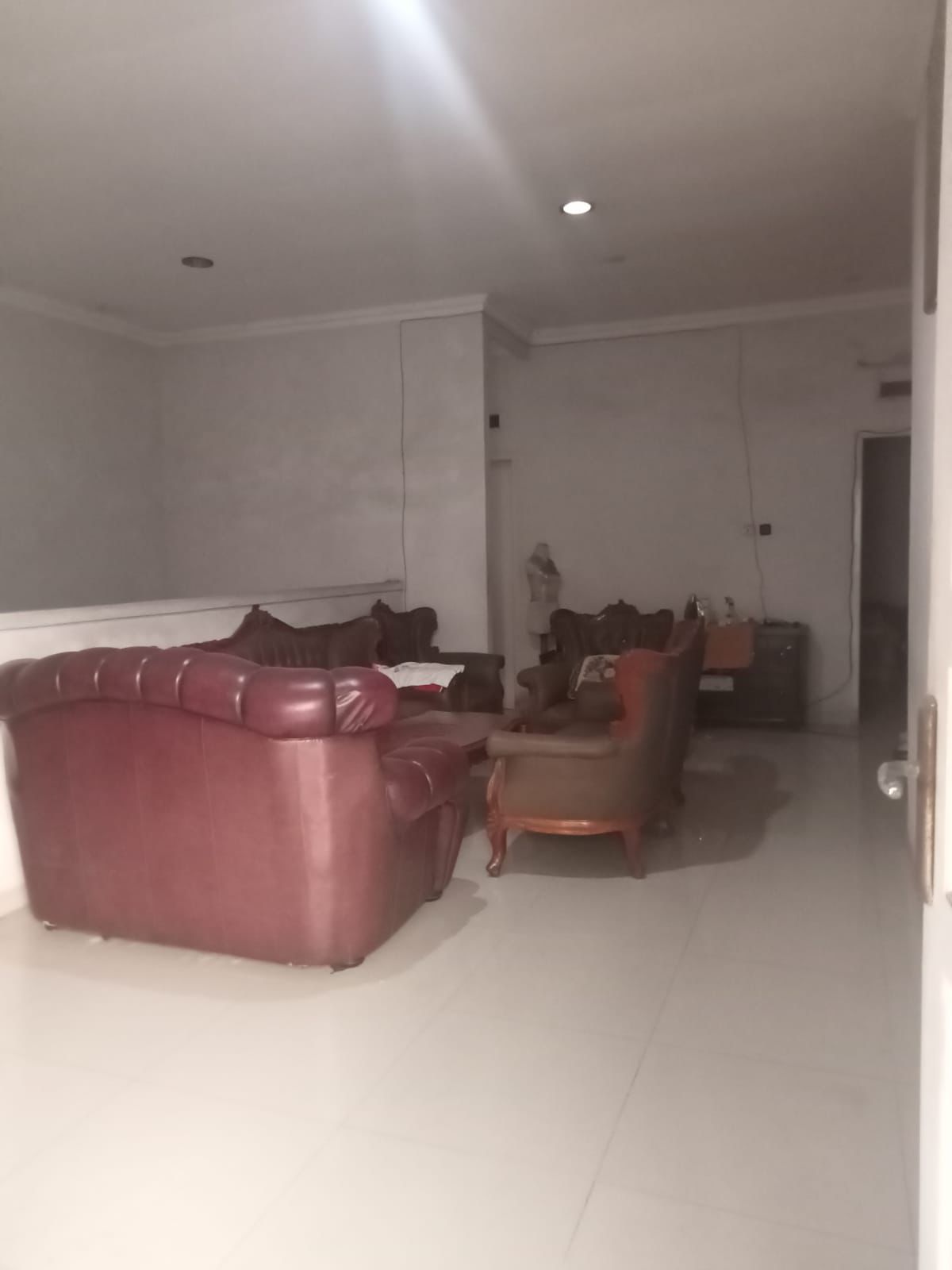 Jual rumah cantik jalan besar