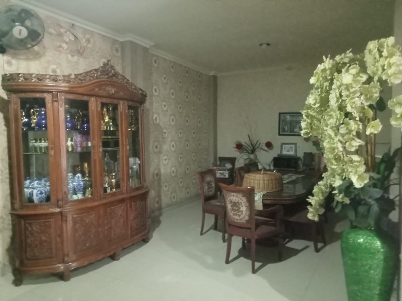 Jual rumah cantik jalan besar