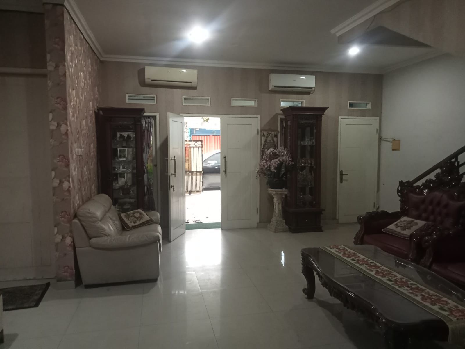 Jual rumah cantik jalan besar