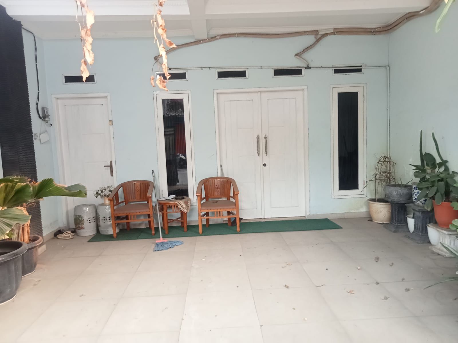 Jual rumah cantik jalan besar