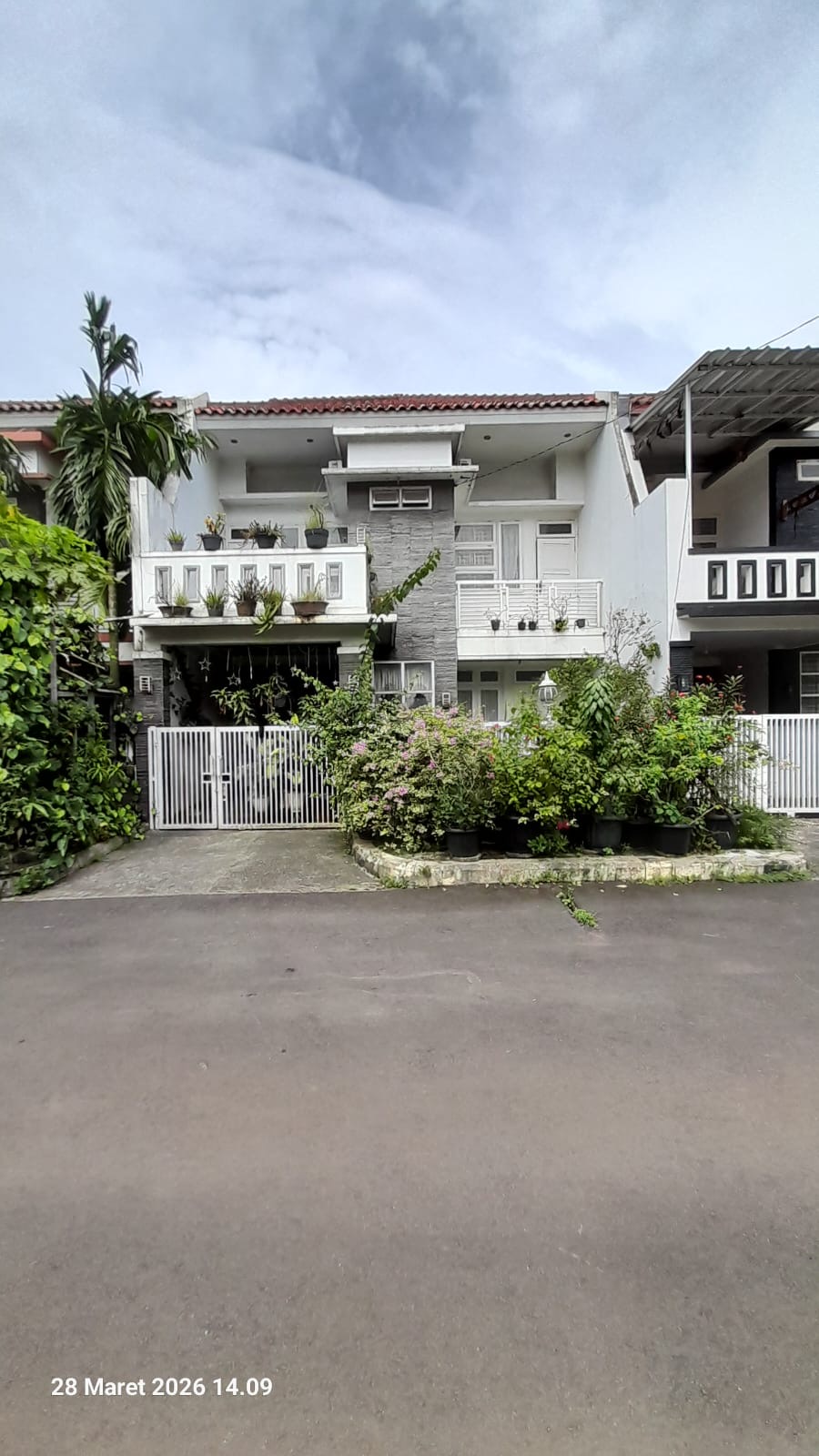 Dijual Murah Rumah Bagus 2 Lantai Sudah SHM di Perumahan Jakasam